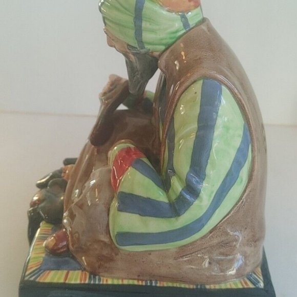 Vintage Royal Doulton Figure Cobbler HN 1706 1935-1969 by C J Noke - Picture 6 of 13